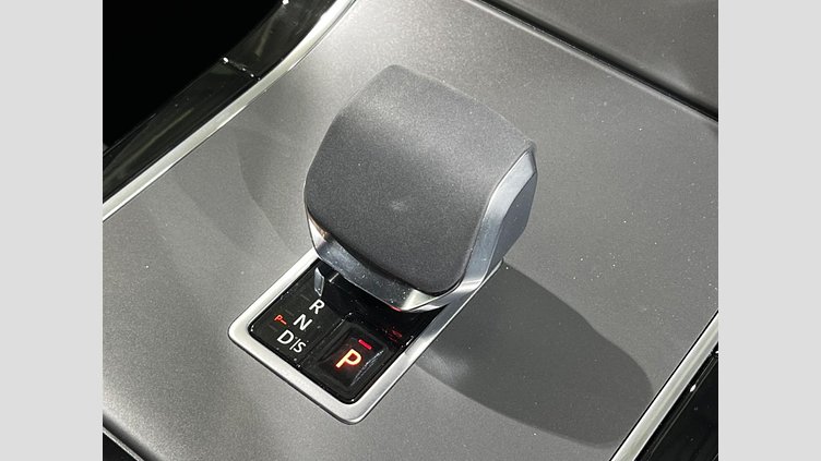 2024 認定中古車 Land Rover Range Rover Velar フジホワイト P400eプラグインハイブリッド（ガソリン） スタンダードホイールベース Dynamic SE