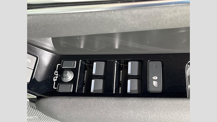 2024 認定中古車 Land Rover Range Rover Velar フジホワイト P400eプラグインハイブリッド（ガソリン） スタンダードホイールベース Dynamic SE