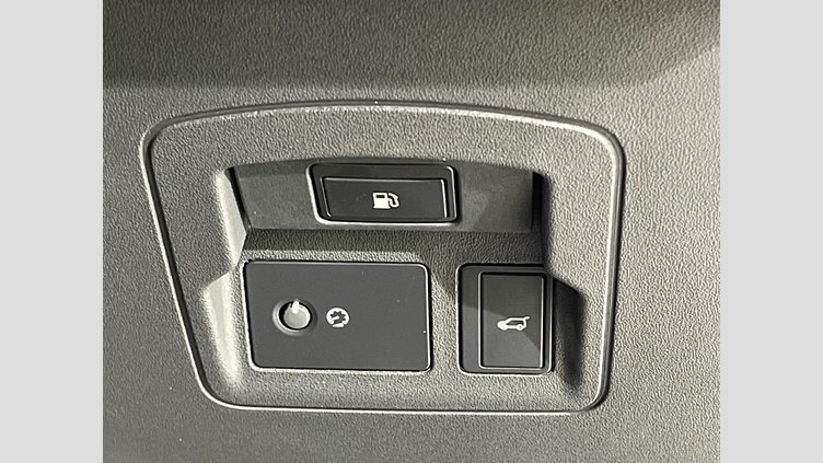 2024 認定中古車 Land Rover Range Rover Velar フジホワイト P400eプラグインハイブリッド（ガソリン） スタンダードホイールベース Dynamic SE