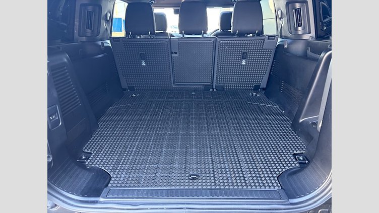 2024 認定中古車 Land Rover Defender 130 カルパチアングレイ D300 AWD（AT） OUTBOUND