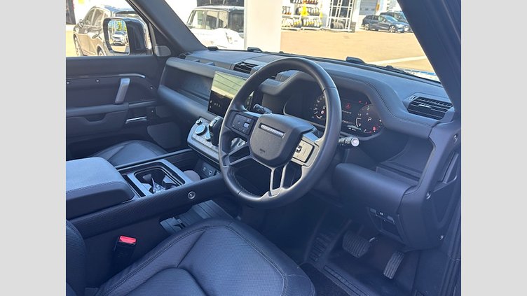 2024 認定中古車 Land Rover Defender 130 カルパチアングレイ D300 AWD（AT） OUTBOUND