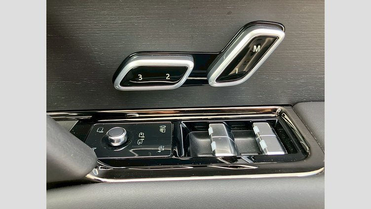 2024 認定中古車 Land Rover Range Rover Sport オストゥーニパールホワイト D300マイルドハイブリッド スタンダードホイールベース Dynamic SE