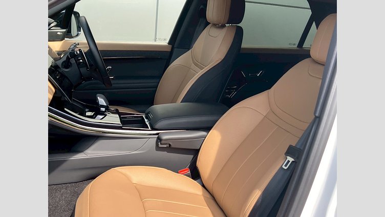 2024 認定中古車 Land Rover Range Rover Sport オストゥーニパールホワイト D300マイルドハイブリッド スタンダードホイールベース Dynamic SE