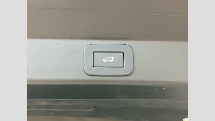 2024 認定中古車 Land Rover Range Rover Sport オストゥーニパールホワイト D300マイルドハイブリッド スタンダードホイールベース Dynamic SE