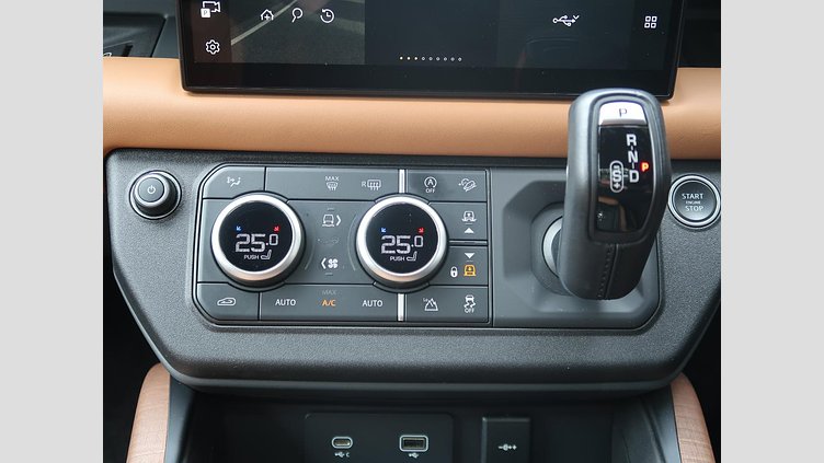 2022 認定中古車 Land Rover Defender 110 タスマンブルー D300 AWD（AT） X-DYNAMIC HSE