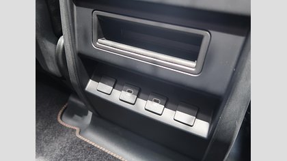 Defender 110 17