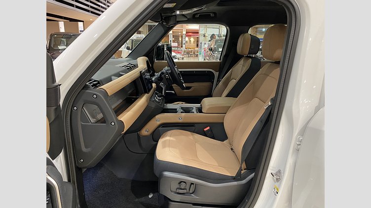 2025 認定中古車 Land Rover Defender 110 フジホワイト P525 ガソリン V8