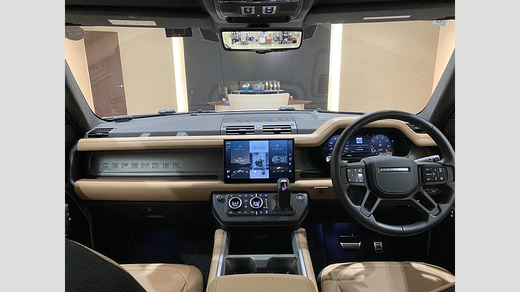 2025 認定中古車 Land Rover Defender 110 フジホワイト P525 ガソリン V8
