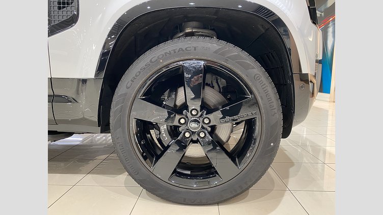 2025 認定中古車 Land Rover Defender 110 フジホワイト P525 ガソリン V8