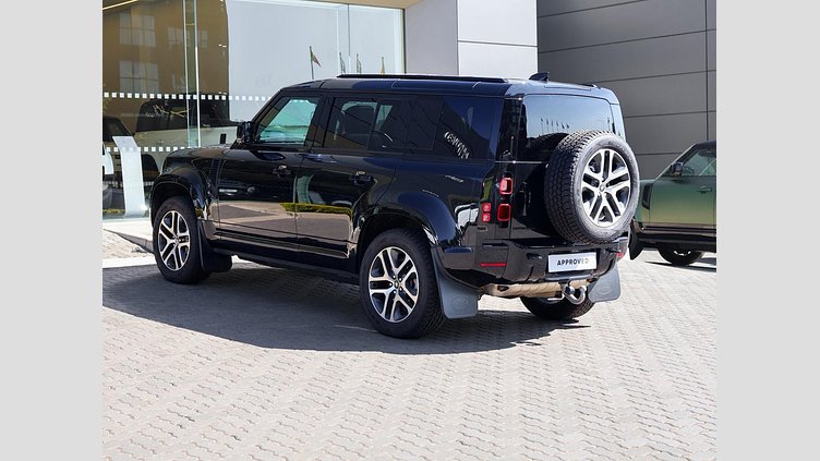 2025 Approved Land Rover Defender 110 Santorini Black Introducing the 2025 Land Rover Defender 110 D350 X-Dynamic HSE in Santorini Black, a robust yet luxurious SUV designed for both adventure and comfort. Powered by a 3.0-litre i6 turbo diesel engine producing 257 kW and 700 Nm of torque.

 2025 Defender D350 HSE X- Dynamic 