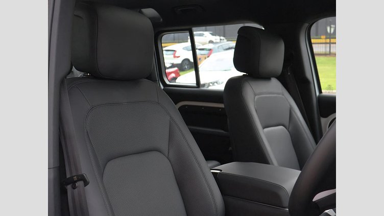 2025 Approved Land Rover Defender 110 Fuji White This 2025 Land Rover Defender 110 D350 X-Dynamic HSE in Fuji White combines serious off-road ability with luxury daily comfort. Powered by a 3.0L i6 turbo diesel producing 257 kW and 700 Nm. 2025 Defender D350 HSE X- Dynamic 