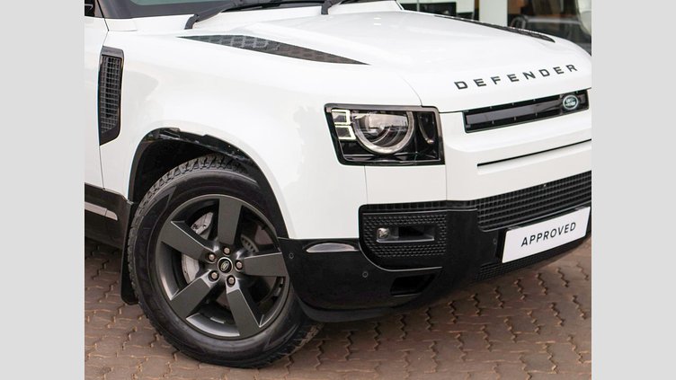 2025 Approved Land Rover Defender 110 Fuji White This 2025 Land Rover Defender 110 D350 X-Dynamic HSE in Fuji White combines serious off-road ability with luxury daily comfort. Powered by a 3.0L i6 turbo diesel producing 257 kW and 700 Nm. 2025 Defender D350 HSE X- Dynamic 