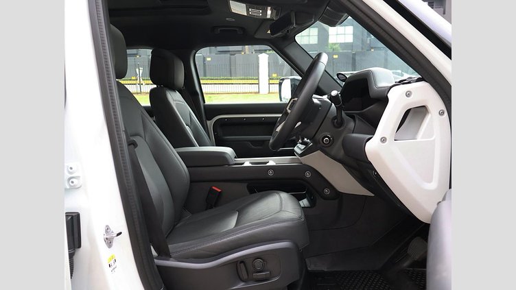 2025 Approved Land Rover Defender 110 Fuji White This 2025 Land Rover Defender 110 D350 X-Dynamic HSE in Fuji White combines serious off-road ability with luxury daily comfort. Powered by a 3.0L i6 turbo diesel producing 257 kW and 700 Nm. 2025 Defender D350 HSE X- Dynamic 