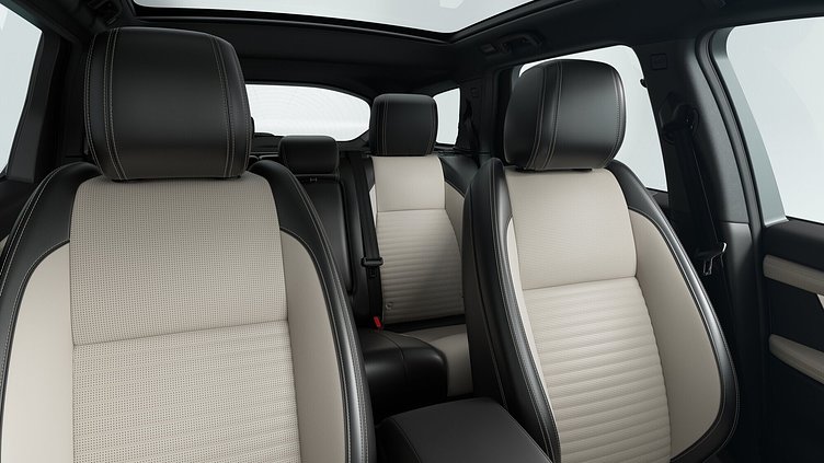 2024 Begagnad Land Rover Discovery Sport Eiger Grey Bensin Laddhybrid Standard Wheelbase Dynamic SE