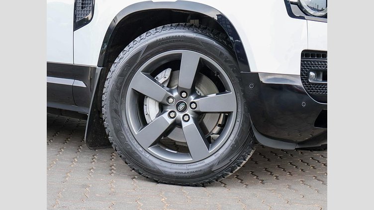 2025 Approved Land Rover Defender 110 Fuji White This 2025 Land Rover Defender 110 D350 X-Dynamic HSE in white combines serious off-road capability with luxury comfort and strong diesel efficiency 2025 Defender D350 HSE X- Dynamic 