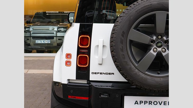 2025 Approved Land Rover Defender 110 Fuji White This 2025 Land Rover Defender 110 D350 X-Dynamic HSE in white combines serious off-road capability with luxury comfort and strong diesel efficiency 2025 Defender D350 HSE X- Dynamic 