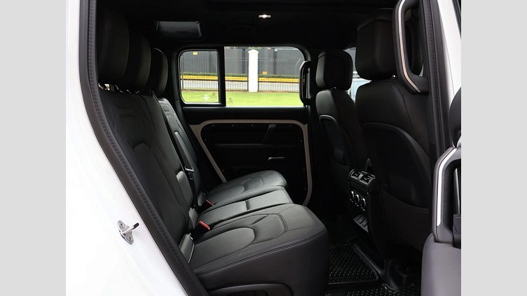 2025 Approved Land Rover Defender 110 Fuji White This 2025 Land Rover Defender 110 D350 X-Dynamic HSE in white combines serious off-road capability with luxury comfort and strong diesel efficiency 2025 Defender D350 HSE X- Dynamic 