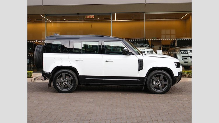 2025 Approved Land Rover Defender 110 Fuji White This 2025 Land Rover Defender 110 D350 X-Dynamic HSE in white combines serious off-road capability with luxury comfort and strong diesel efficiency 2025 Defender D350 HSE X- Dynamic 