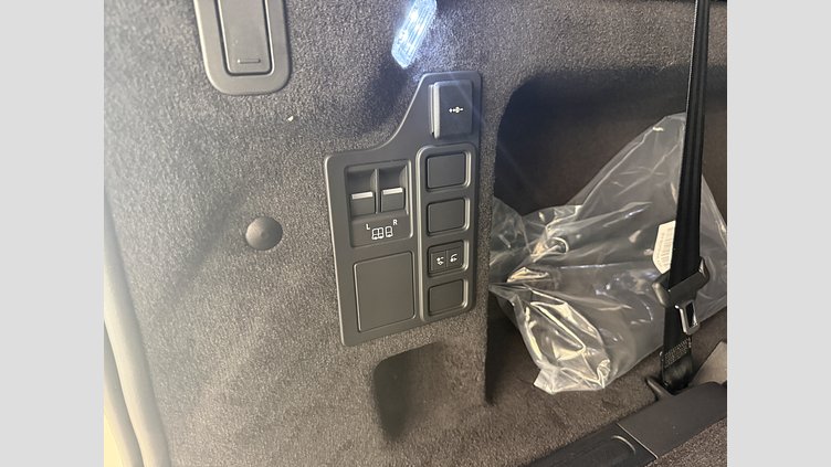 2026 Ny Land Rover Discovery Santorini Black (svart färg) D350 Diesel Mild Hybrid Dynamic SE