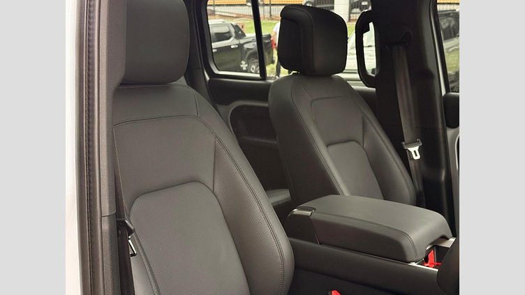 2024 Approved Land Rover Defender 110 Fuji White 2024 Land Rover Defender 110 D300 X-Dynamic HSE in Fuji White, backed by a factory warranty up to 100 000 km and full franchise service history for peace of mind. 2024 Land Rover Defender D300 X-Dynamic HSE 
