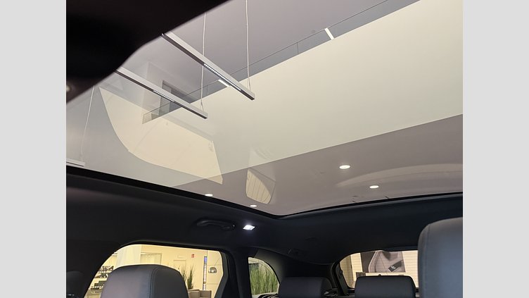 2025 Begagnad Land Rover Range Rover Velar Fuji White (vit färg) P400e Bensin Plug-in Elhybrid Kort hjulbas (SWB) Dynamic SE