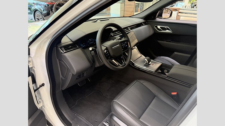 2025 Begagnad Land Rover Range Rover Velar Fuji White (vit färg) P400e Bensin Plug-in Elhybrid Kort hjulbas (SWB) Dynamic SE