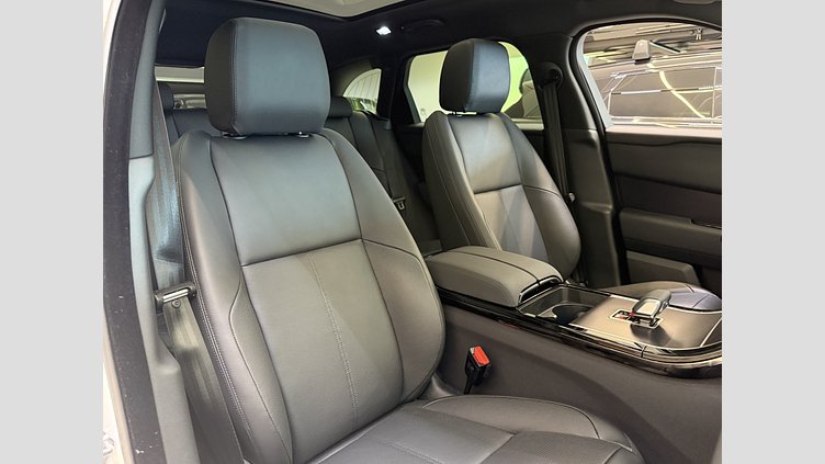 2025 Begagnad Land Rover Range Rover Velar Fuji White (vit färg) P400e Bensin Plug-in Elhybrid Kort hjulbas (SWB) Dynamic SE