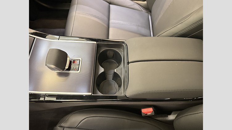 2025 Begagnad Land Rover Range Rover Velar Fuji White (vit färg) P400e Bensin Plug-in Elhybrid Kort hjulbas (SWB) Dynamic SE