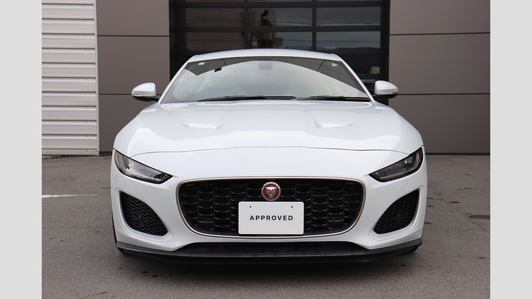 2021 認定中古車 Jaguar F-Type ユーロンホワイト P300 オートマチック 後輪駆動 F-TYPEクーペ