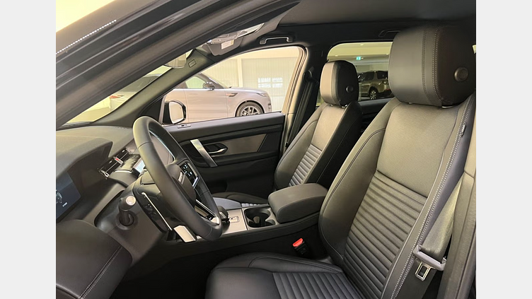 2024 Begagnad Land Rover Discovery Sport Santorini Black  - Metallic Bensin Laddhybrid Standard Wheelbase Dynamic SE