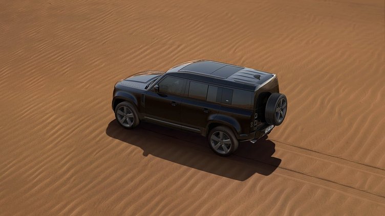 2024 認定中古車 Land Rover Defender 110 サントリーニブラック P525 AWD (AT) V8