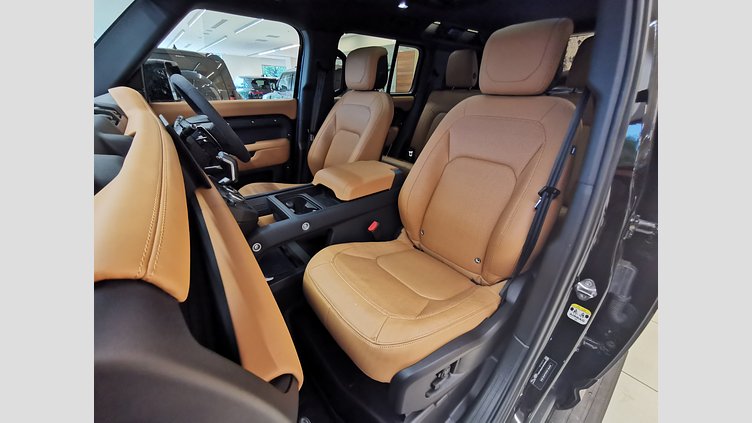 2024 認定中古車 Land Rover Defender 110 サントリーニブラック P525 AWD (AT) V8