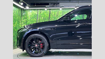 F-Pace 26