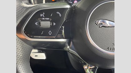 F-Pace 34