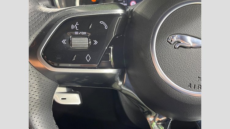 2022 認定中古車 Jaguar F-Pace サントリーニブラック P250 AWD（オートマチック） R-DYNAMIC BLACK