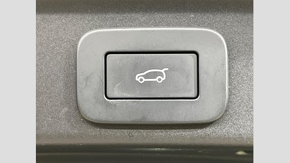F-Pace 16