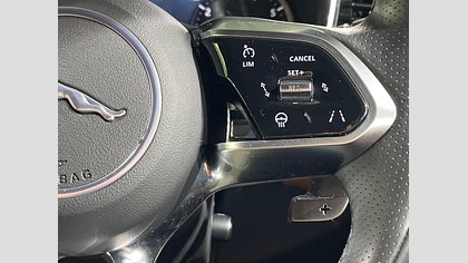 F-Pace 13