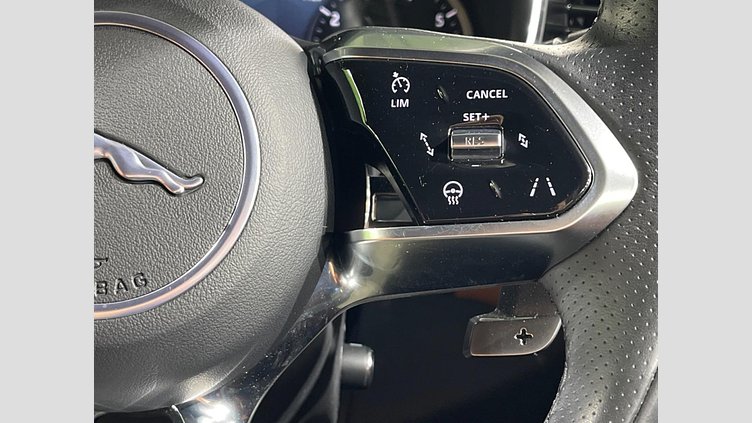2022 認定中古車 Jaguar F-Pace サントリーニブラック P250 AWD（オートマチック） R-DYNAMIC BLACK