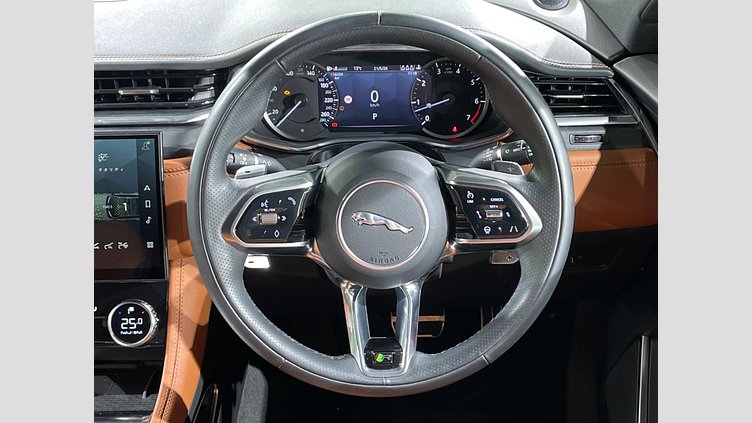 2022 認定中古車 Jaguar F-Pace サントリーニブラック P250 AWD（オートマチック） R-DYNAMIC BLACK