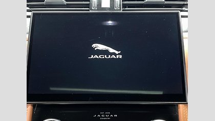 F-Pace 39