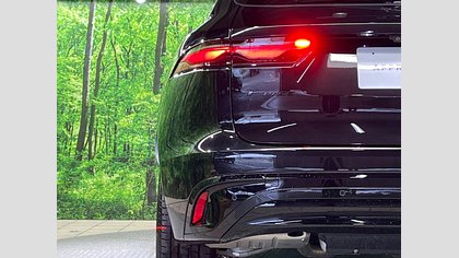 F-Pace 28