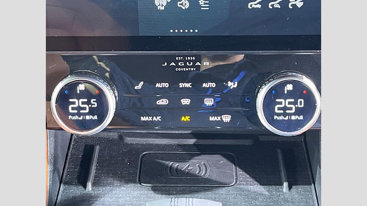 2022 認定中古車 Jaguar F-Pace サントリーニブラック P250 AWD（オートマチック） R-DYNAMIC BLACK