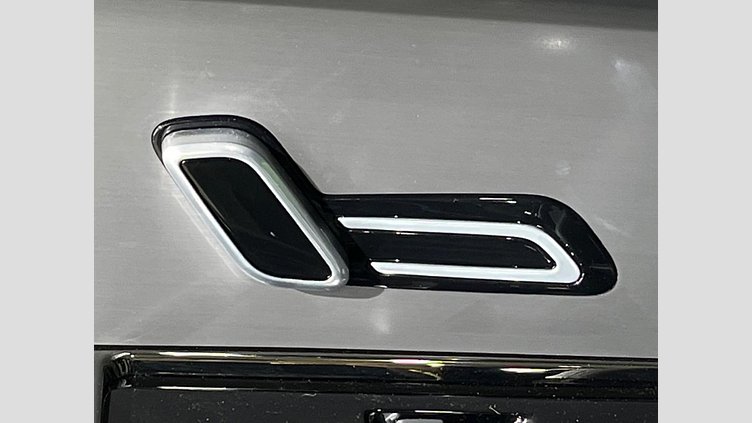 2023 認定中古車 Land Rover Range Rover Sport サントリーニブラック 3.0リッター6気筒300PSターボチャージドディーゼルMHEV（オートマチック） DYNAMIC SE