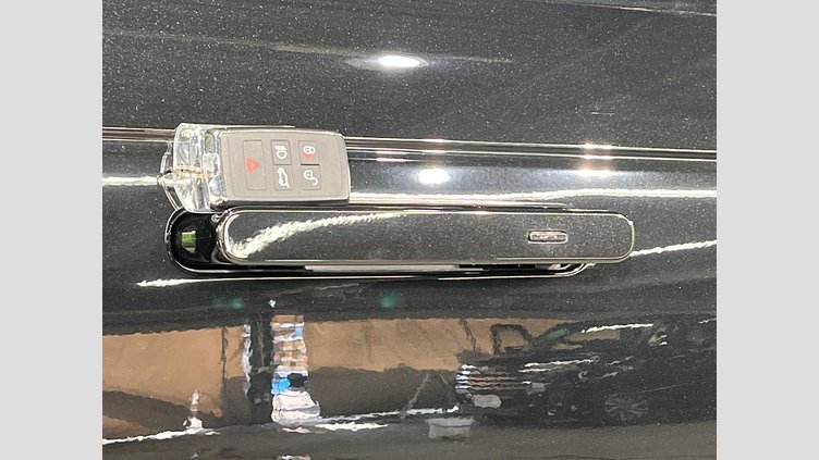 2023 認定中古車 Land Rover Range Rover Sport サントリーニブラック 3.0リッター6気筒300PSターボチャージドディーゼルMHEV（オートマチック） DYNAMIC SE