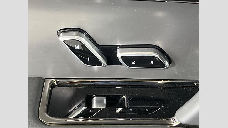 2023 認定中古車 Land Rover Range Rover Sport サントリーニブラック 3.0リッター6気筒300PSターボチャージドディーゼルMHEV（オートマチック） DYNAMIC SE
