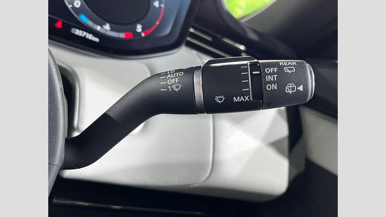 2023 認定中古車 Land Rover Range Rover Sport サントリーニブラック 3.0リッター6気筒300PSターボチャージドディーゼルMHEV（オートマチック） DYNAMIC SE