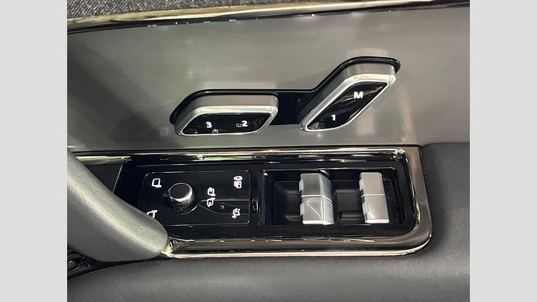 2023 認定中古車 Land Rover Range Rover Sport サントリーニブラック 3.0リッター6気筒300PSターボチャージドディーゼルMHEV（オートマチック） DYNAMIC SE