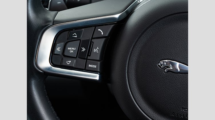 2019 認定中古車 Jaguar E-Pace ユーロンホワイト D180 オートマチック全輪駆動 R-DYNAMIC S D180