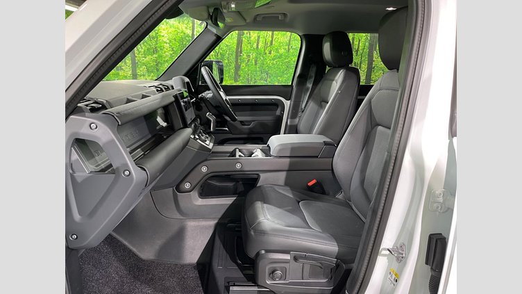 2025 認定中古車 Land Rover Defender 110 フジホワイト D350 ディーゼルマイルドハイブリッド S