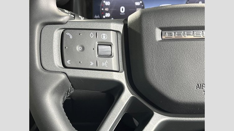 2025 認定中古車 Land Rover Defender 110 フジホワイト D350 ディーゼルマイルドハイブリッド S